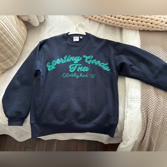 Aritzia sweatshirt boyfriend fit - Picture 1 of 2